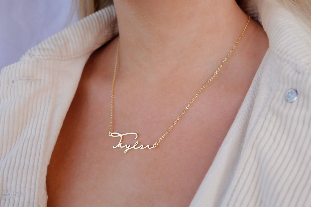 Gold name necklace